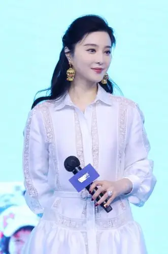 范冰冰否认怀孕范冰冰出席活动一身白色装扮略显胖