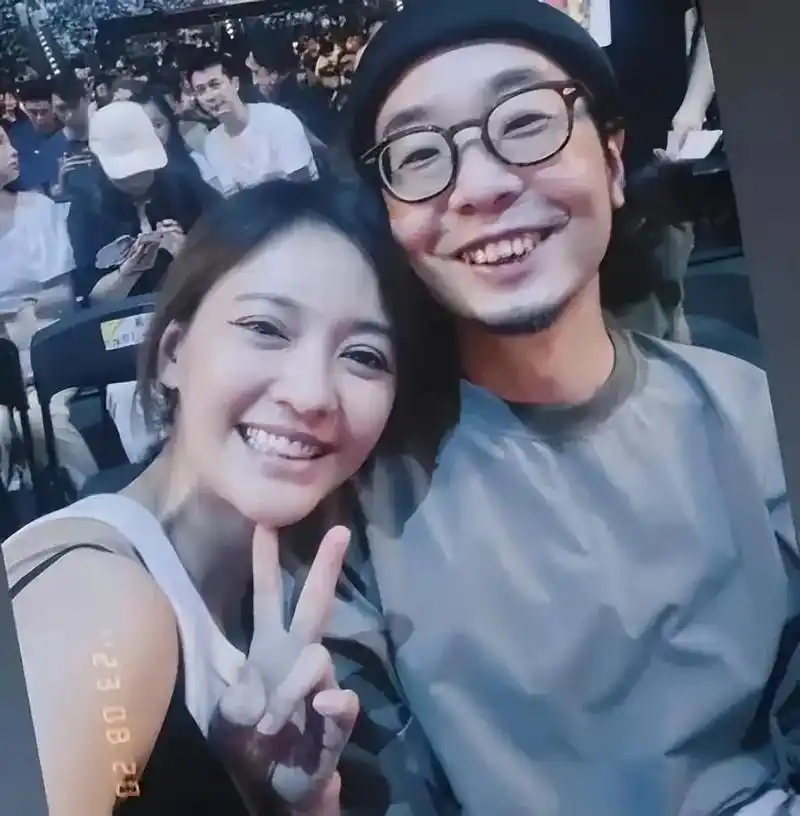 41岁陈意涵一对儿女可爱,老公越丑越温柔