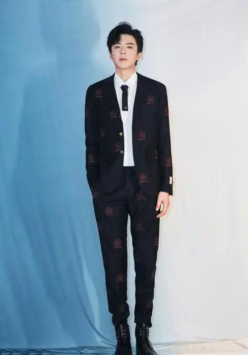 刘宇宁出席【时尚cosmo盛典】工作室图片【一】