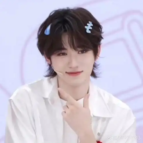 宋亚轩会一直是宋亚轩# #宋亚轩#  高露洁代言人宋亚轩