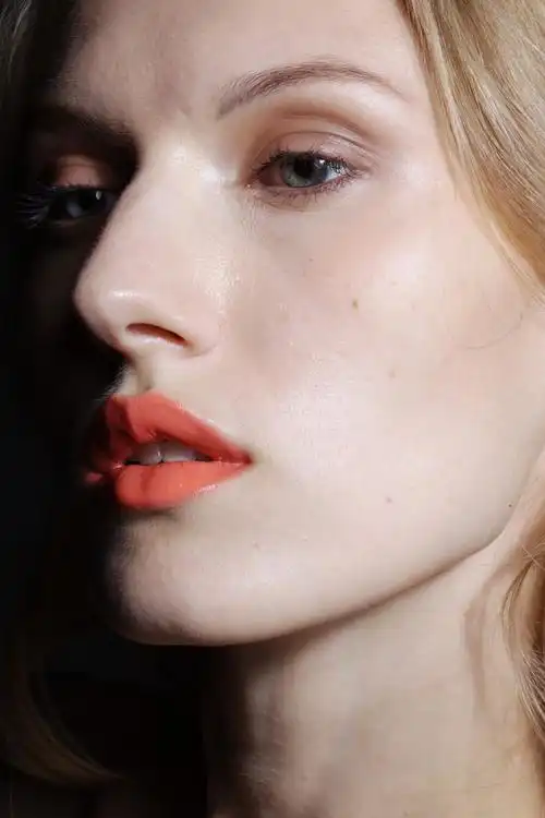 录入: 黄叶飞扬 ]人像修图练习素材欧美模特比基尼泳装高清