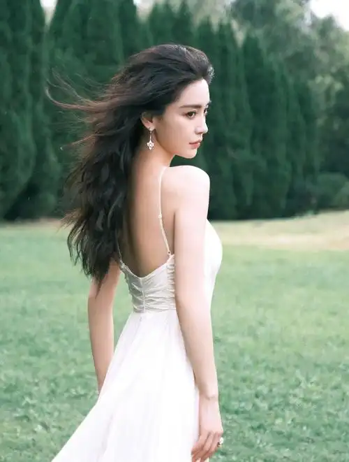 杨颖的惊艳之美:每一张都很养眼-度小视