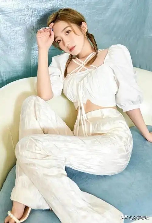 孟美岐明星壁纸7