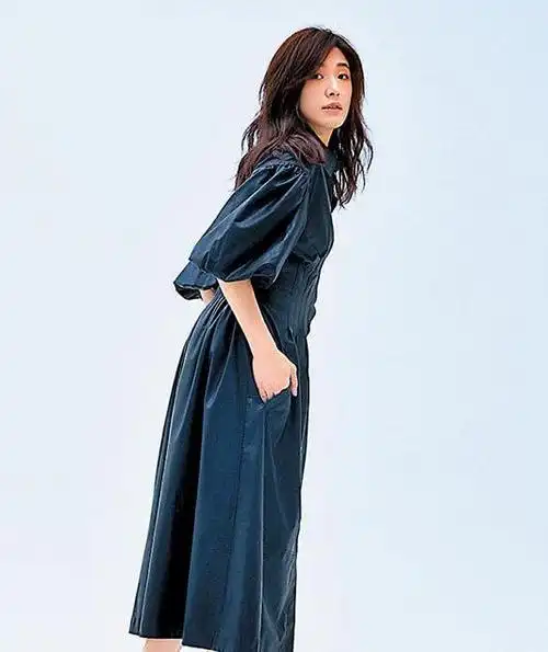 冻龄女神苏慧伦身材宛若少女,没人敢说她50岁,皮肤娇嫩美回少女