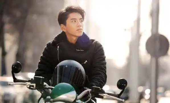 "富二代"王大陆的混乱感情史,以及他的成名往事_父亲_柯震东_电影