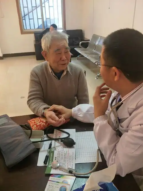 点亮红色引擎,公益问诊进社区