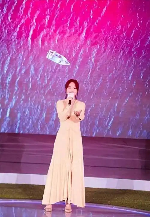 总的来说,吉克隽逸和周笔畅都是中国音乐界的璀璨之星.