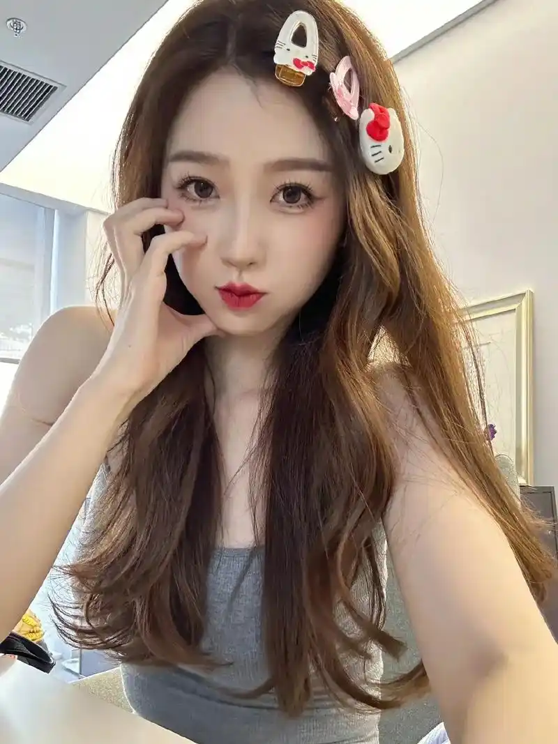 在好好生活工作的阿虞7815  #虞书欣 #虞书欣穿搭 #分享照 - 抖音