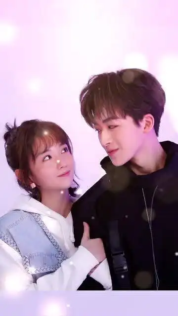 《完美的他》开播,何洛洛演的虚拟男友,何洛洛代露娃超甜合照