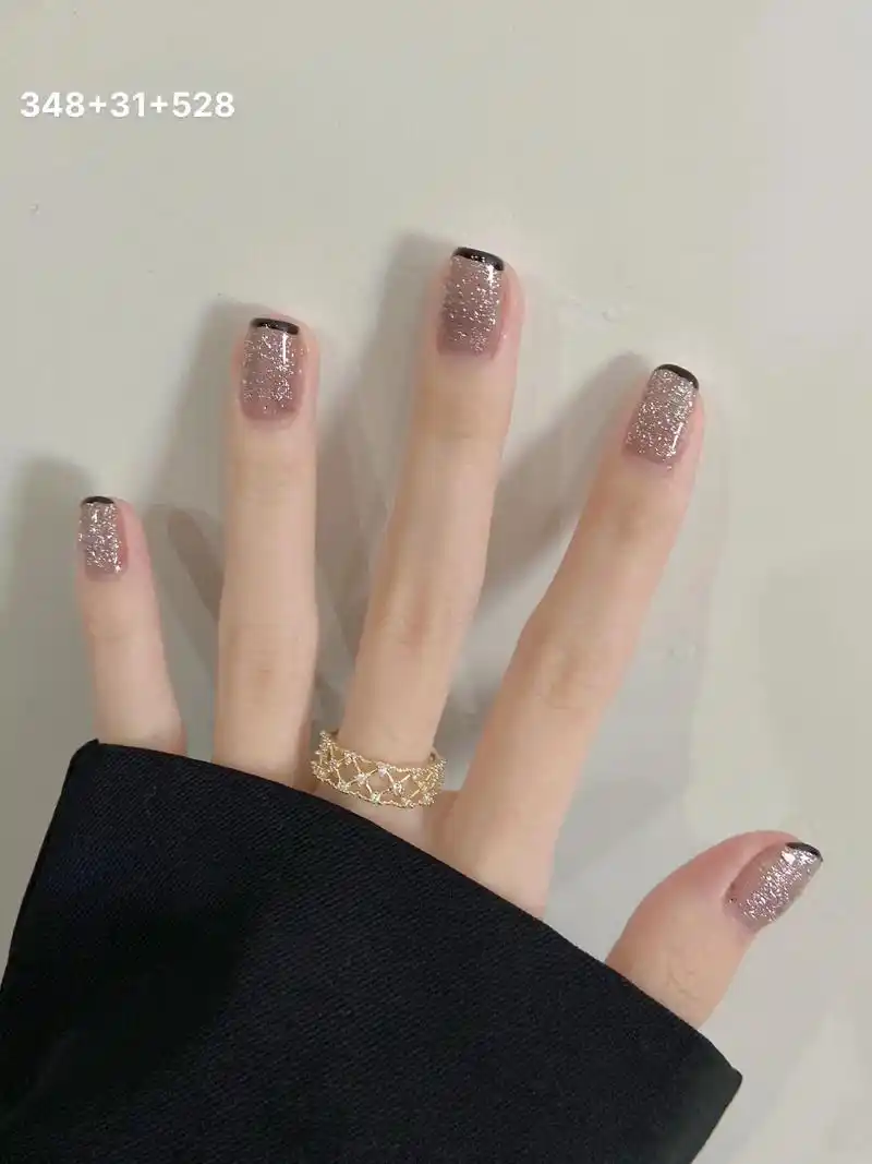 一些简单的纯色系合集.#秋冬显白美甲 #短指甲也可以这么美  - 抖音