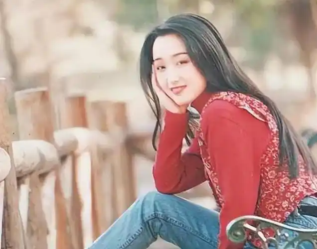 杨钰莹与初恋赖文峰分手26年后,一个在努力复出,一个却艰难度日