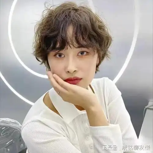 短发烫发新潮流,轻松减龄十岁!|发型|卷发|脸型|纹理烫_网易订阅