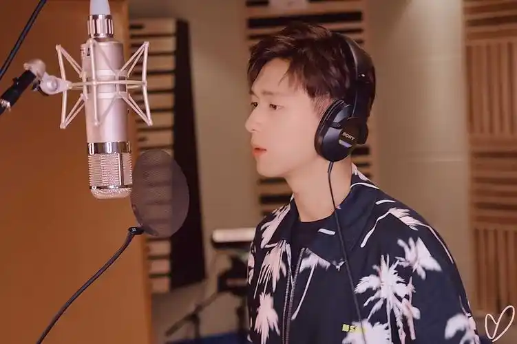 有没有小可爱有李现无水印壁纸图片?