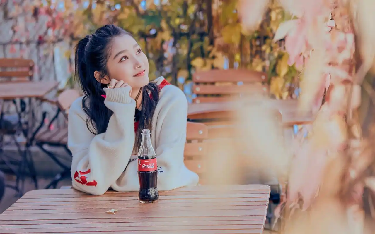 关晓彤瑞士超美写真高清图片桌面壁纸