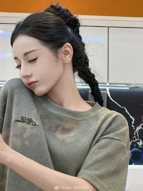 真的很激动啊~好可爱的巴巴啊,真的太美了,看不够 67迪丽热巴 自拍