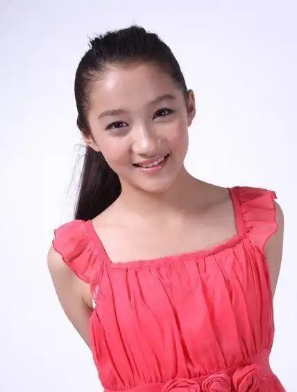 从国民闺女到今时今日关晓彤的脸发生了什么原来她静悄悄地变了这么多