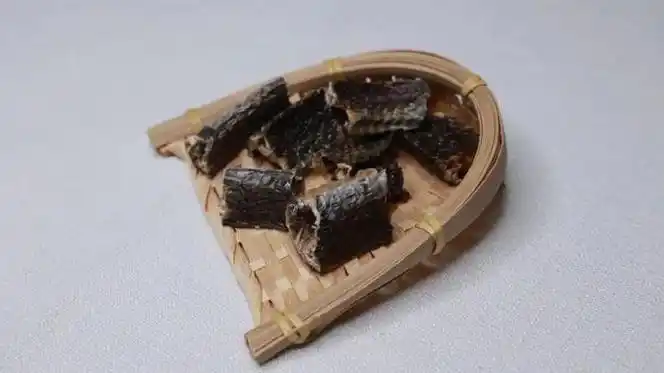 但也有临床研究发现,乌梢蛇配五味子,防风,蝉蜕,乌梅等,其抗过敏功效