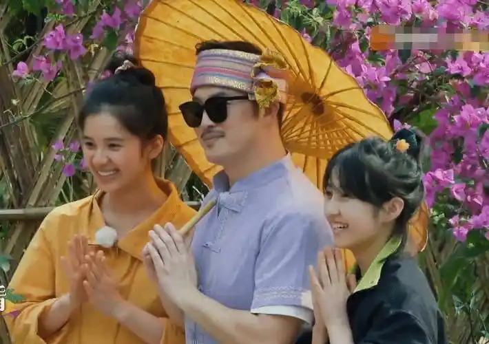 《向往4》迎来泼水节,群众拿出秘密法宝放大招,何炅招架不住了