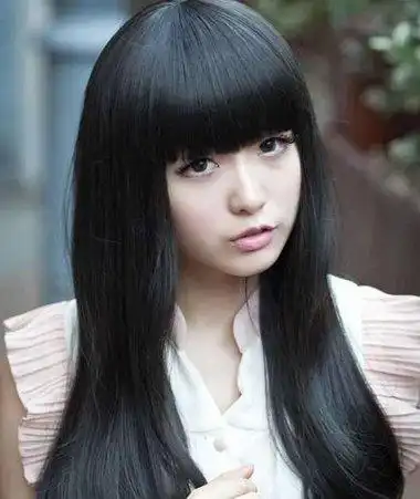 女生 齐刘海离子烫发型