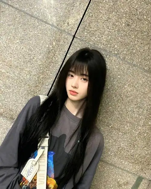 鞠婧祎黑长直齐刘海造型##鞠婧祎剪空气刘海