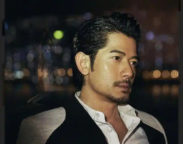 天王还是名捕?"逃犯克星"郭富城,54岁梳港式背头不老传奇