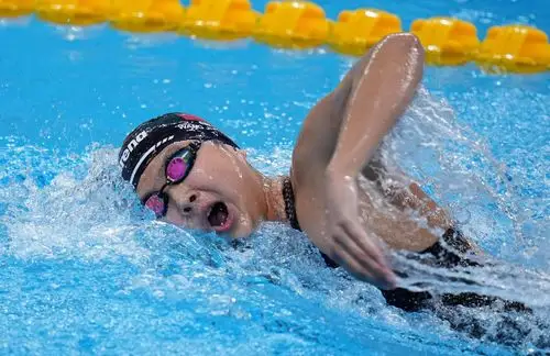 游泳全国冠军赛王简嘉禾女子800米自由泳夺冠