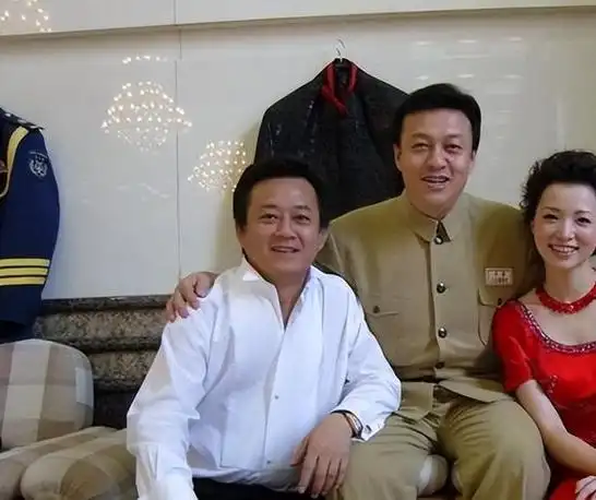 49岁董卿断崖式衰老,头发稀少穿着似大妈,老公欠债783万成老赖|程前