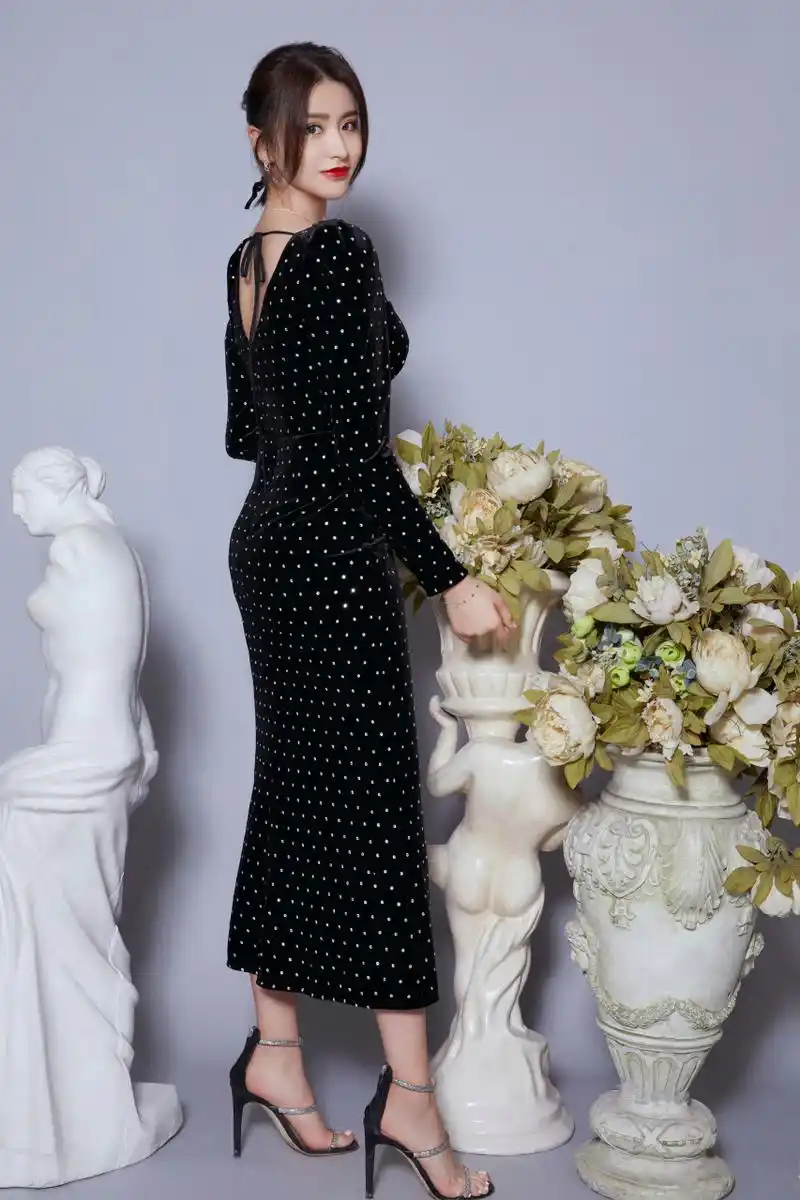 歌手金子涵夏日凉鞋美脚照,2020年,金子涵参加爱奇艺女团青春成长节目