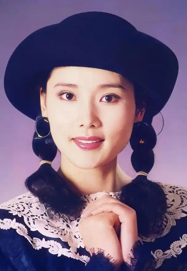 明星怀旧系列图片壁纸～何赛飞