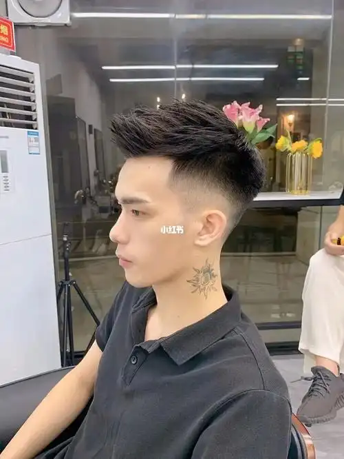 男生发型 短发发型 飞机头 干净整洁