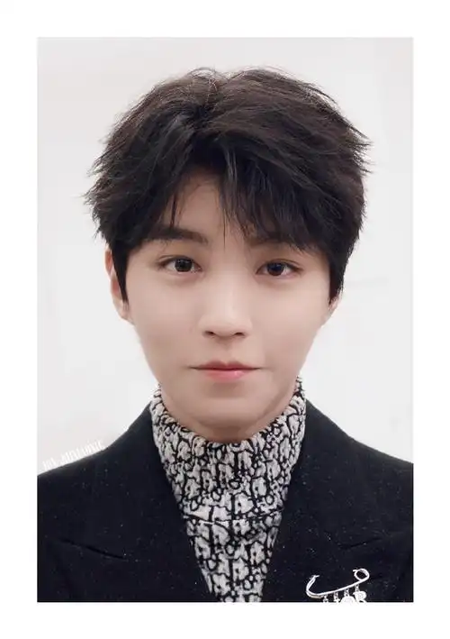 王俊凯 巴黎时装周