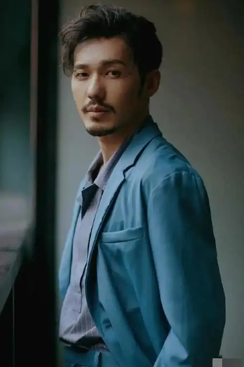 留胡子男明星大叔(那些蓄须的男星告诉我们)(48)