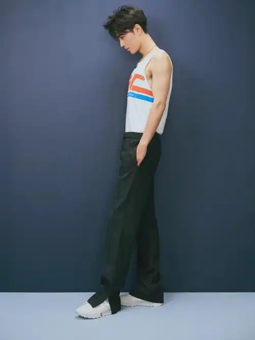 肖战身材好绝啊啊啊!这个高度自律的男人