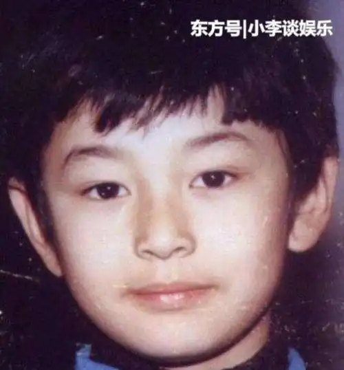 小海绵正面照意外曝光,圆脸双眼皮似翻版黄晓明