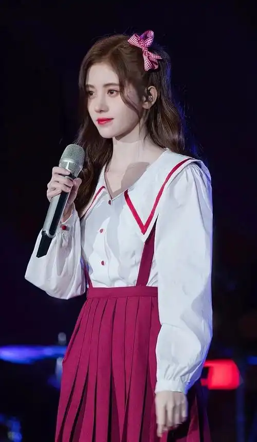 鞠婧祎优雅灵动清纯写真可爱迷人