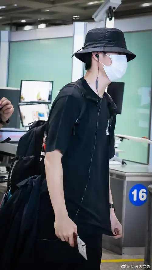 王一博出发泰国机场路透##王一博将出席热烈泰国路演