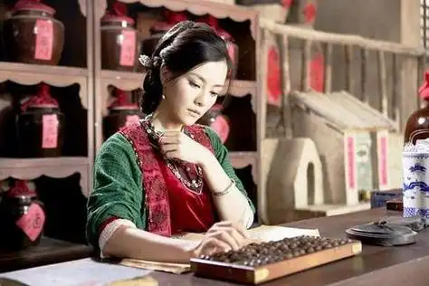 曾经她花了大价钱弄了个假发套,可总觉得