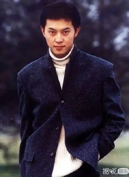 沙溢年轻的时候可是一个眉清目秀,明眸皓齿的男神.