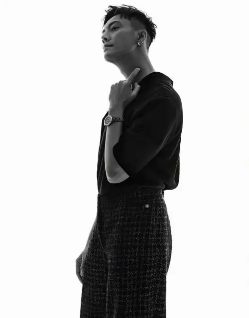 陈伟霆不愧是时尚宠儿拍写真尽显男友力黑白大片好有高级感