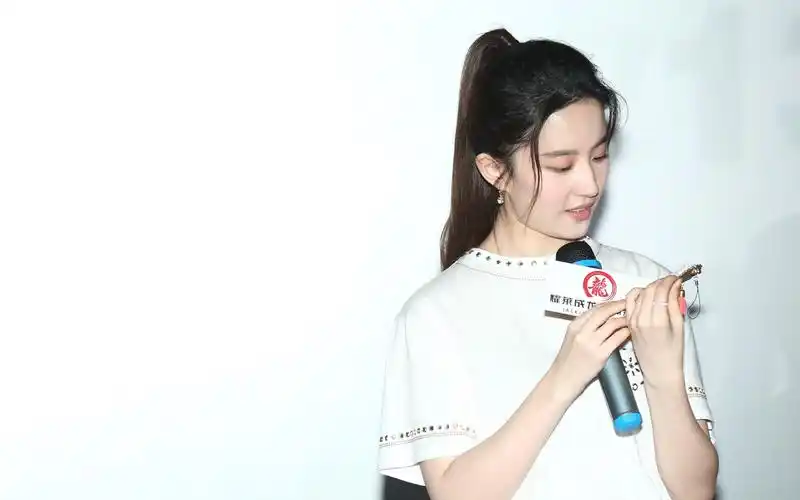 菲吧独家170808三生路演刘亦菲in重庆耀莱场