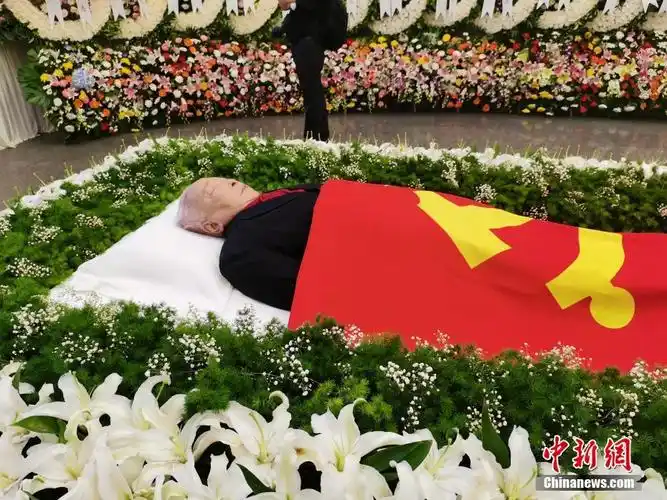 于蓝遗体告别仪式在北京举行