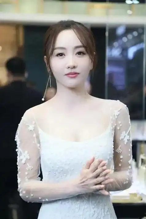 内娱公认的"神颜"只有10位,杨幂排第8杨蓉排第6,热巴