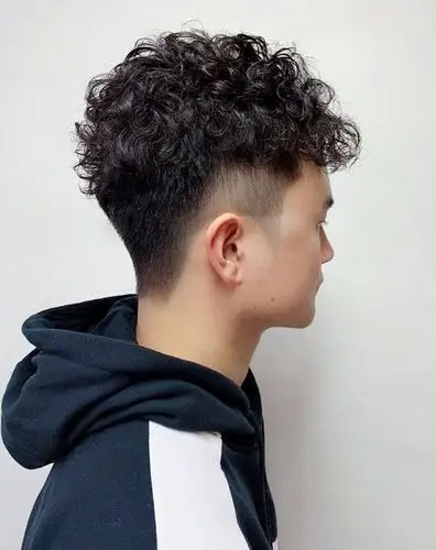 你支持男生过年前烫头吗?家长:把头发剪短!不然别回来过年