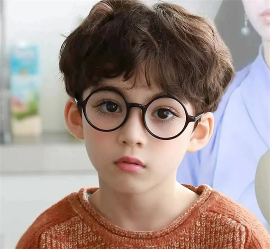 小男孩潮流发型 寸头or钢夹烫超酷的_儿童发型 - 美发站