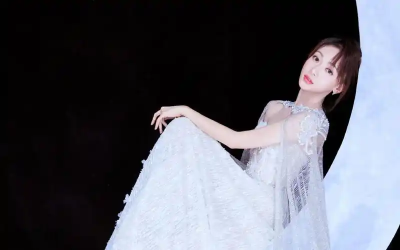 吴谨言唯美仙气写真桌面壁纸