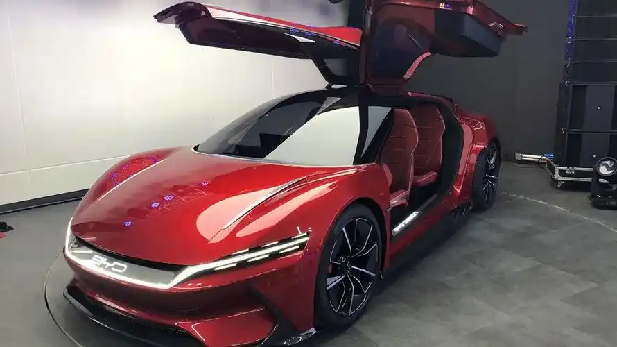 街头现比亚迪超跑网友发现后直呼太帅这是要量产的节奏