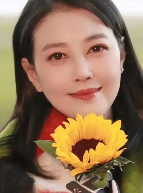 致女神周海媚:天妒红颜驾鹤去,众星追悼显人缘,永远美丽驻人间