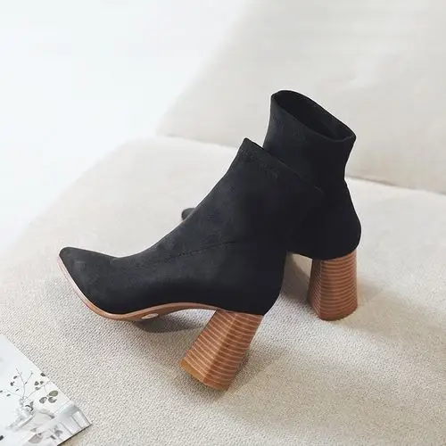 女鞋小香风尖头靴子马丁靴短靴冬季高跟鞋女2020年新款加绒秋冬季