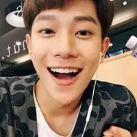 灿烂笑容的男生头像【点击鼠标右键下载】