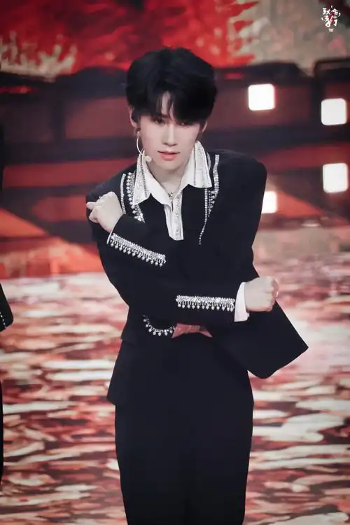 张真源来伊份品牌代言人##湖南卫视中秋之夜##今日星拍放送